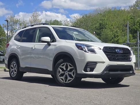 Used 2023 Subaru Forester Premium AWD/4WD image 1
