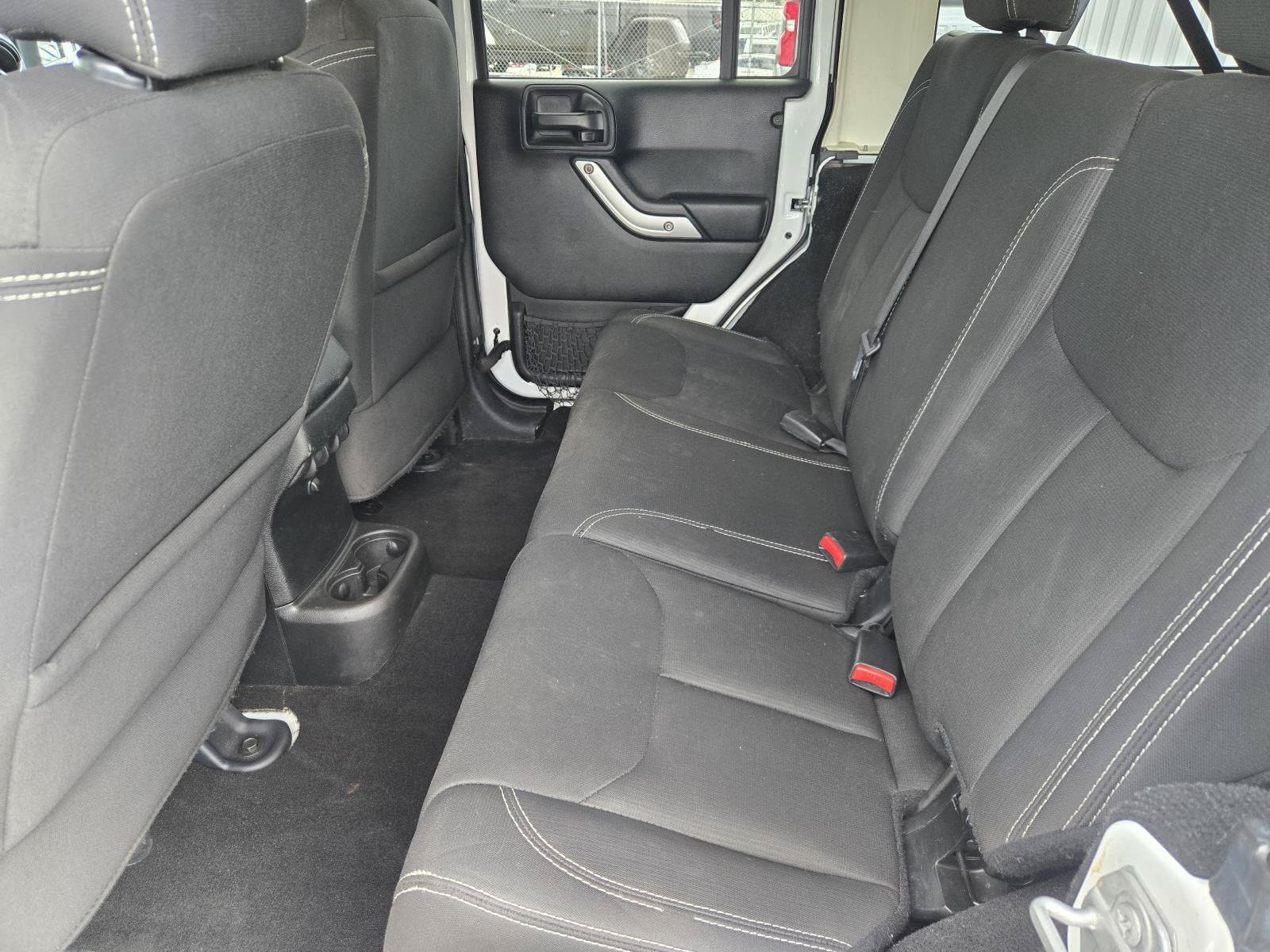 Used 2018 Jeep Wrangler Unlimited Sahara w/ Connectivity Group AWD/4WD image 21