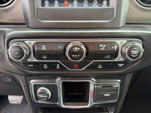 Used 2022 Jeep Wrangler Sport image 32