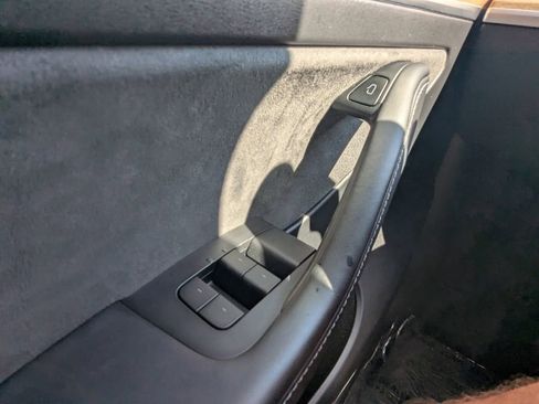 Used 2023 Tesla Model Y Long Range image 11