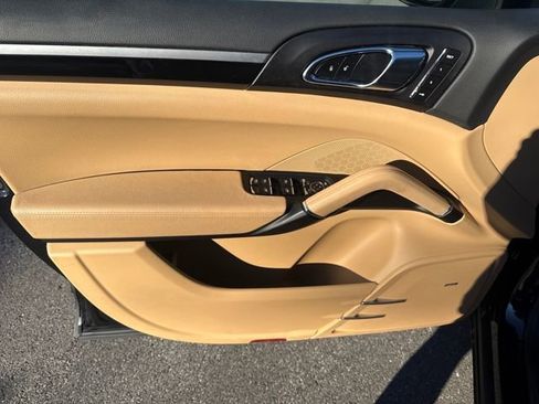 Used 2018 Porsche Cayenne Platinum Edition image 10