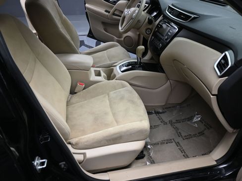 Used 2015 Nissan Rogue S w/ S Family Package image 21