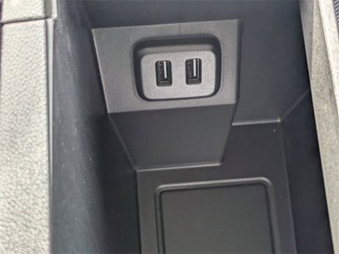 Used 2023 Chevrolet Equinox Premier image 26