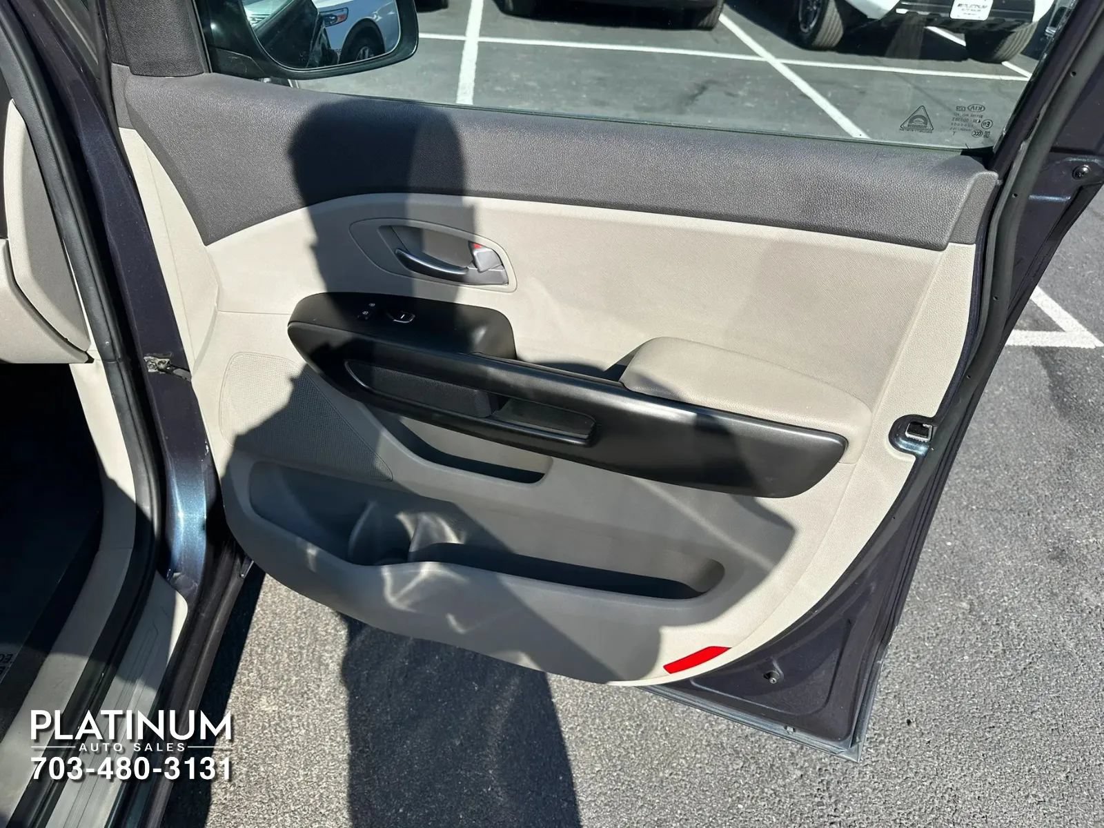 Used 2017 Kia Sedona LX w/ LX Essentials Premium Package FWD image 18