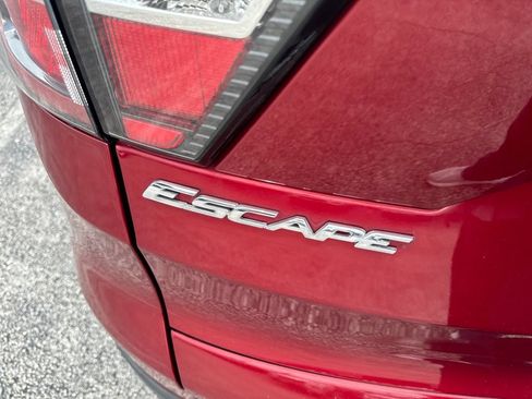Used 2018 Ford Escape SE w/ SE Sync 3 Package FWD image 9