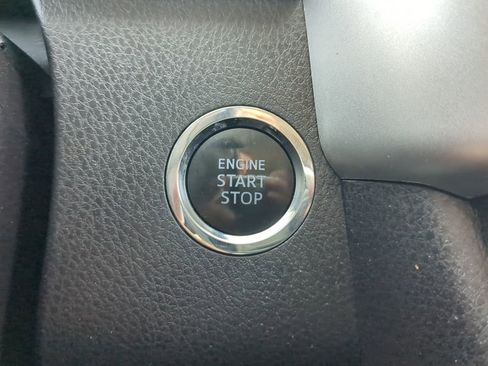 Used 2018 Toyota Highlander SE image 27