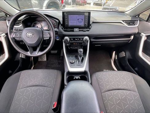 Used 2021 Toyota RAV4 XLE w/ Carpet Mat Package (TMS) image 14