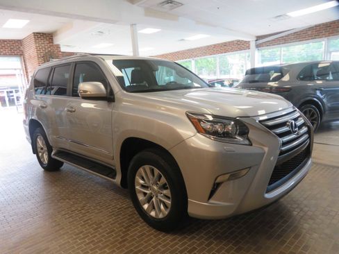 Used 2018 Lexus GX 460 Premium w/ Premium Package AWD/4WD image 3