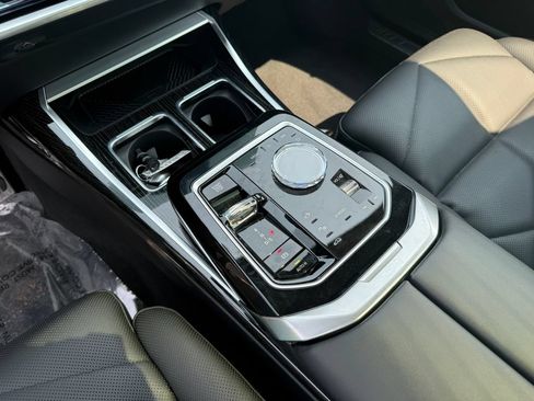 Used 2025 BMW 740i xDrive AWD/4WD image 24
