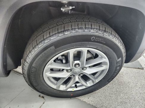 New 2025 Jeep Grand Cherokee Laredo X image 34