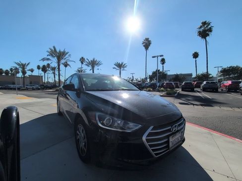 Used 2017 Hyundai Elantra SE FWD image 30