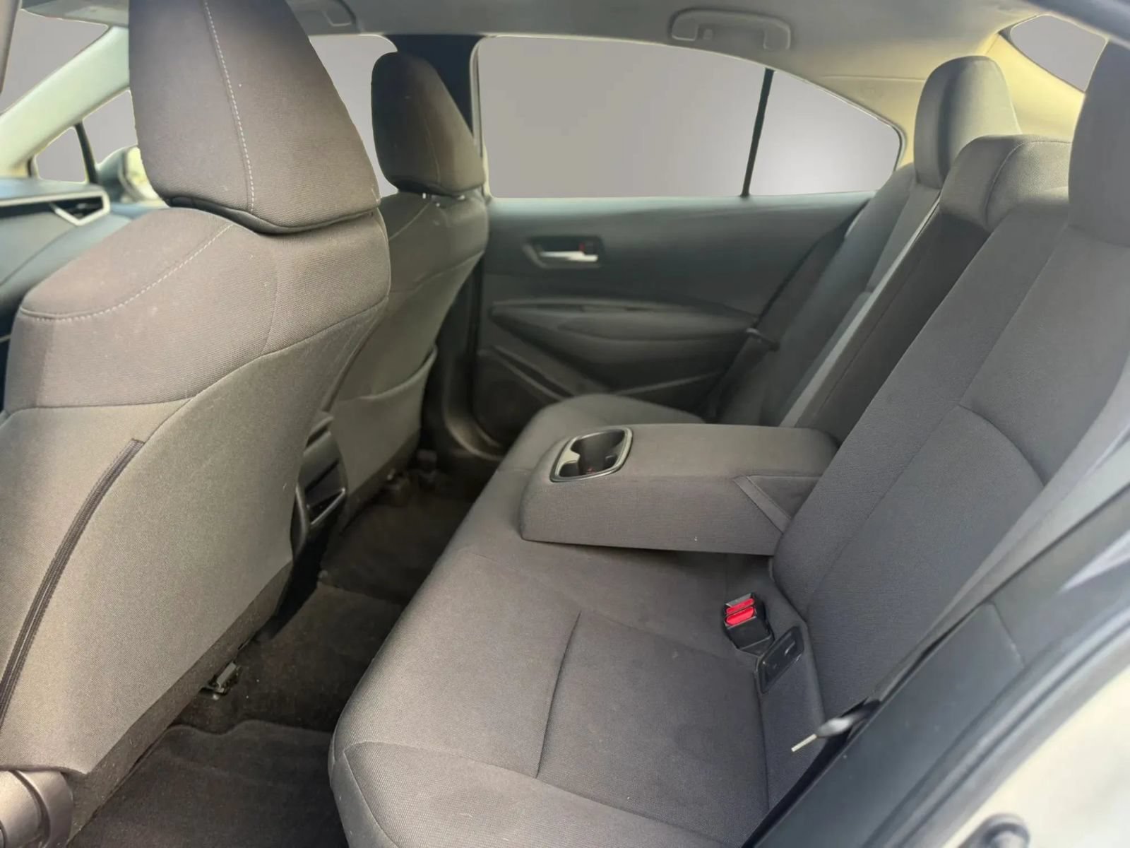 Used 2021 Toyota Corolla LE FWD image 31