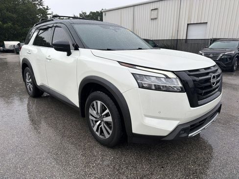 Used 2023 Nissan Pathfinder SL w/ Black Appearance Package FWD image 3