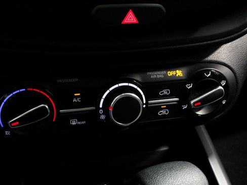 Used 2024 Kia Soul LX w/ Option Group 015 FWD image 29