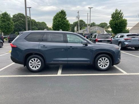 Certified 2024 Toyota Grand Highlander AWD image 11