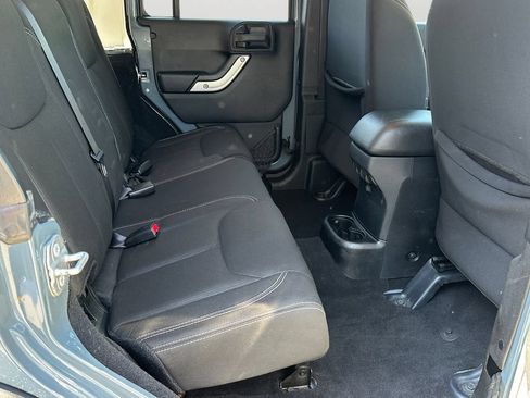 Used 2014 Jeep Wrangler Unlimited Rubicon w/ Connectivity Group AWD/4WD image 7