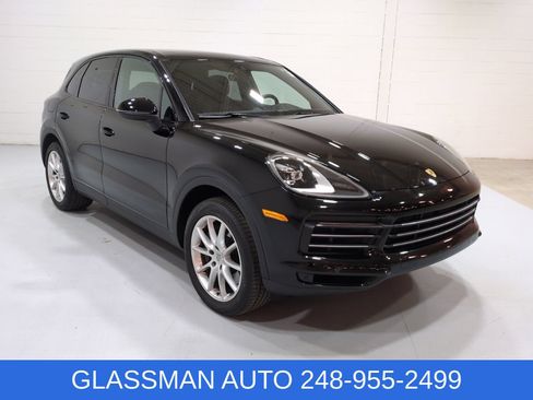 Used 2022 Porsche Cayenne w/ Premium Package AWD/4WD image 1