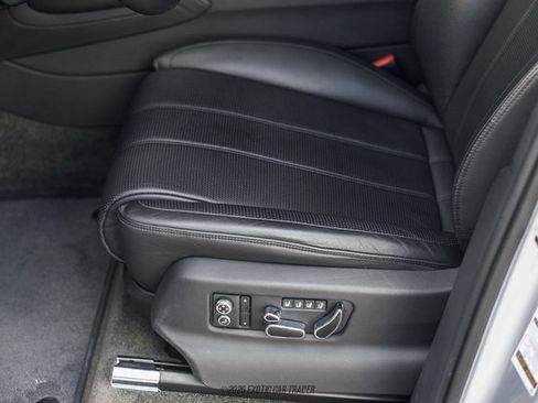 Used 2021 Bentley Bentayga AWD/4WD image 24