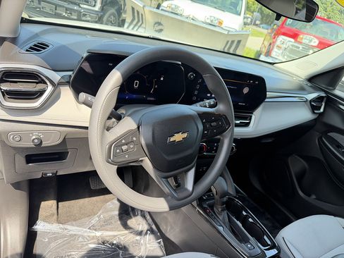 Used 2024 Chevrolet TrailBlazer LT FWD image 13