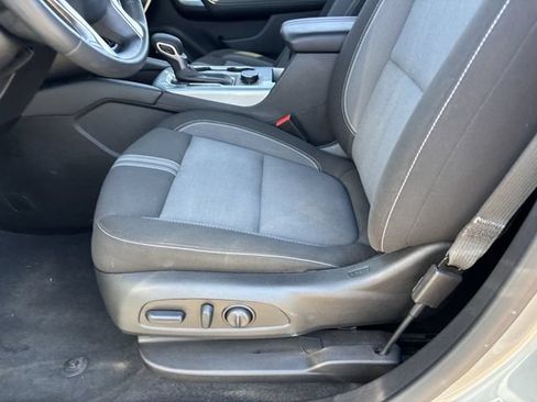 Used 2025 Chevrolet Blazer LT FWD image 20
