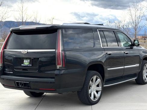 Used 2019 Cadillac Escalade ESV Premium Luxury image 6