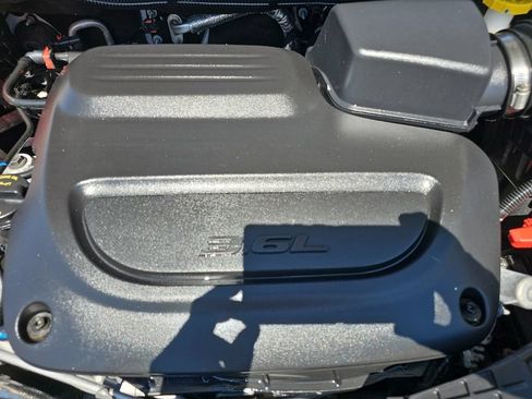 Used 2025 Chrysler Pacifica Select w/ Uconnect Theater Family Group AWD/4WD image 41