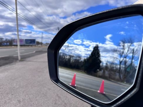 Used 2022 Hyundai Palisade SEL w/ Premium Package image 11