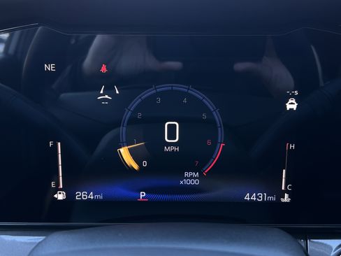 Used 2024 Chevrolet Trax ACTIV w/ Sunroof Package image 26