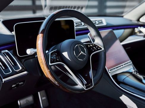 Used 2025 Mercedes-Benz Maybach S 580 4MATIC image 29