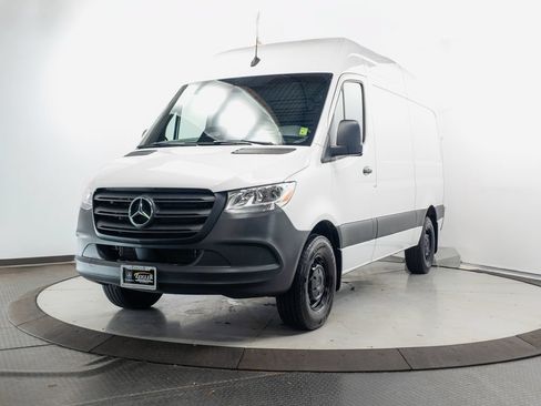 Used 2025 Mercedes-Benz Sprinter 2500 image 3