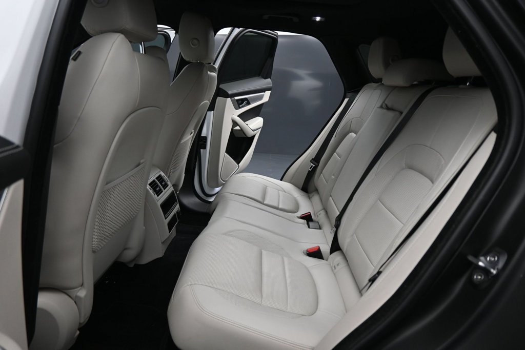 Used 2023 Jaguar F-PACE R-Dynamic S AWD/4WD image 16