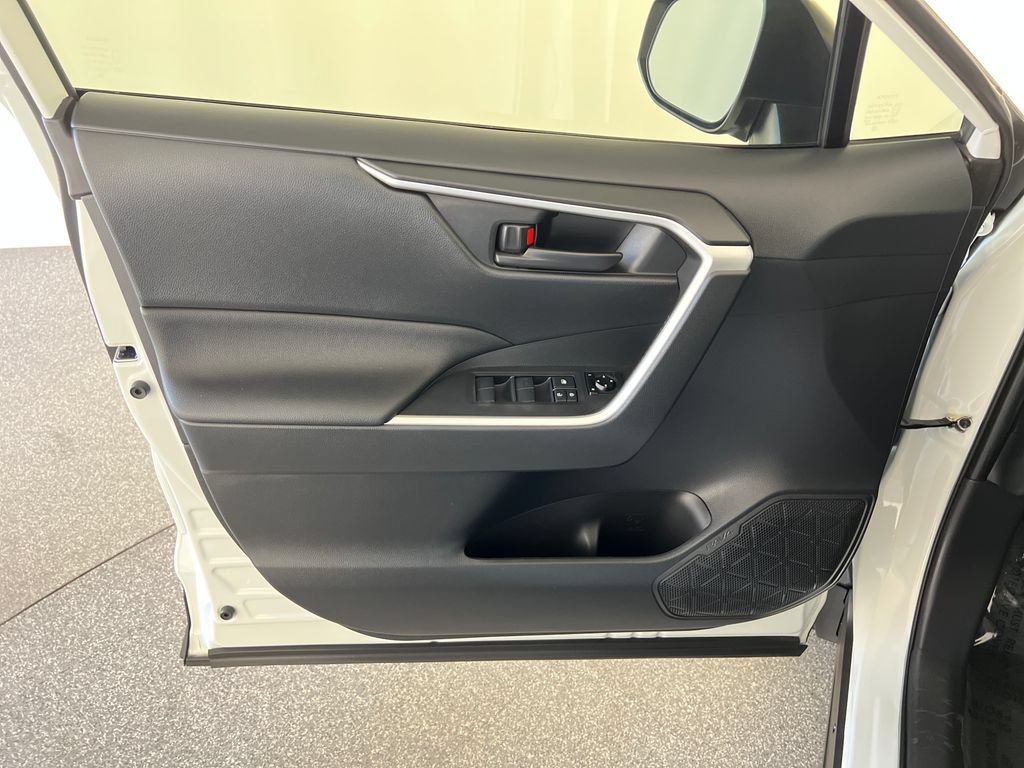 Used 2019 Toyota RAV4 LE w/ Carpet Mat Package FWD image 13