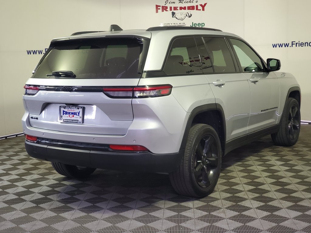 Used 2024 Jeep Grand Cherokee Altitude AWD/4WD image 3