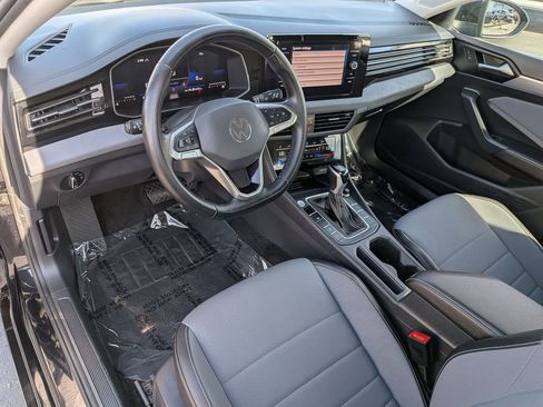 Used 2025 Volkswagen Jetta SE image 15