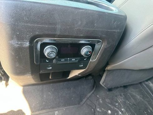 Used 2021 Chevrolet Suburban Z71 w/ Z71 Signature Package AWD/4WD image 11