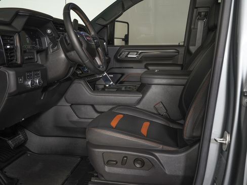 Used 2024 GMC Sierra 2500 AT4 w/ AT4 Premium Plus Package AWD/4WD image 12