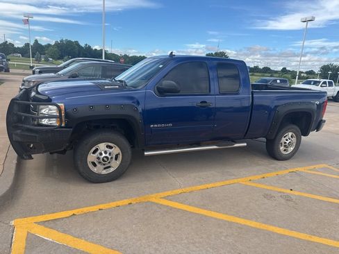 Used 2013 Chevrolet Silverado 2500 LT AWD/4WD image 3