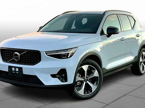 Used 2026 Volvo XC40 B5 Plus w/ Protection Package Premier AWD/4WD image 2
