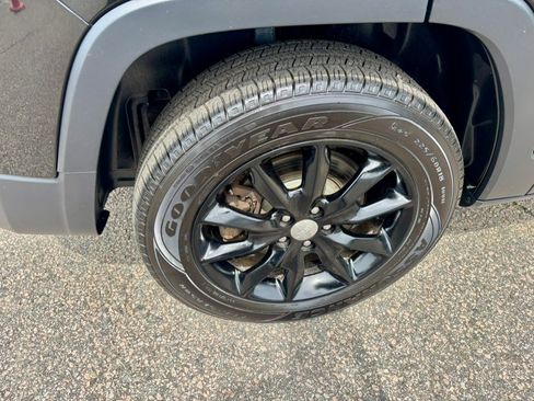 Used 2015 Jeep Cherokee Limited AWD/4WD image 29