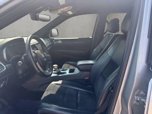 Used 2017 Jeep Grand Cherokee Altitude AWD/4WD image 3