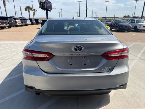 Used 2020 Toyota Camry XLE FWD image 6