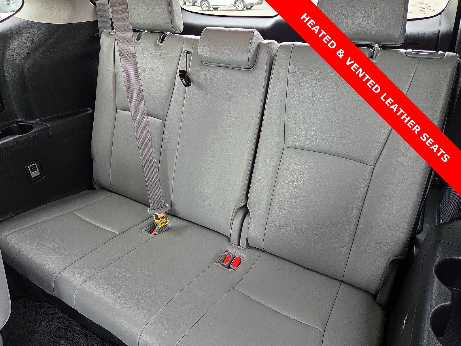 Used 2025 Toyota Highlander Limited FWD image 10