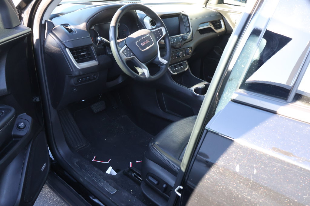 Used 2024 GMC Terrain Denali w/ Black Diamond Edition AWD/4WD image 9