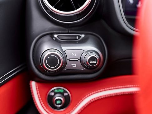 Used 2022 Ferrari Portofino M RWD image 73