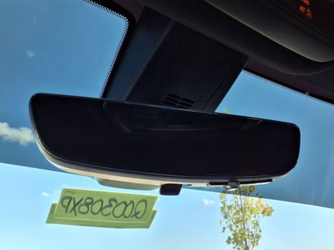 Used 2023 Chevrolet Traverse LT FWD image 24
