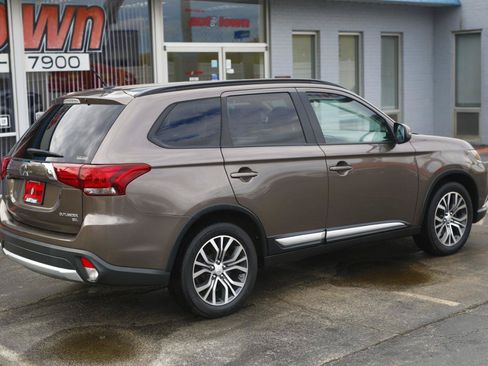Used 2016 Mitsubishi Outlander SEL AWD/4WD image 17