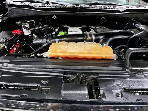 Used 2017 Ford F150 XLT w/ Equipment Group 302A Luxury image 9