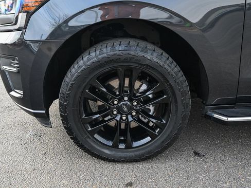 Used 2022 Ford Expedition Max XLT image 12