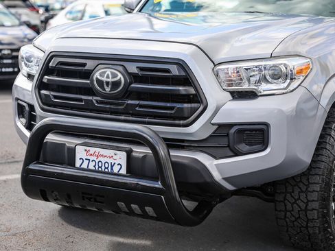 Used 2018 Toyota Tacoma SR image 18