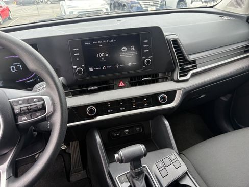 Used 2025 Kia Sportage LX image 17